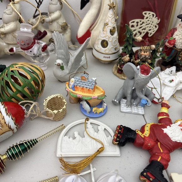 lot of 42 Christmas ornaments, preowned - Picture 7 of 13